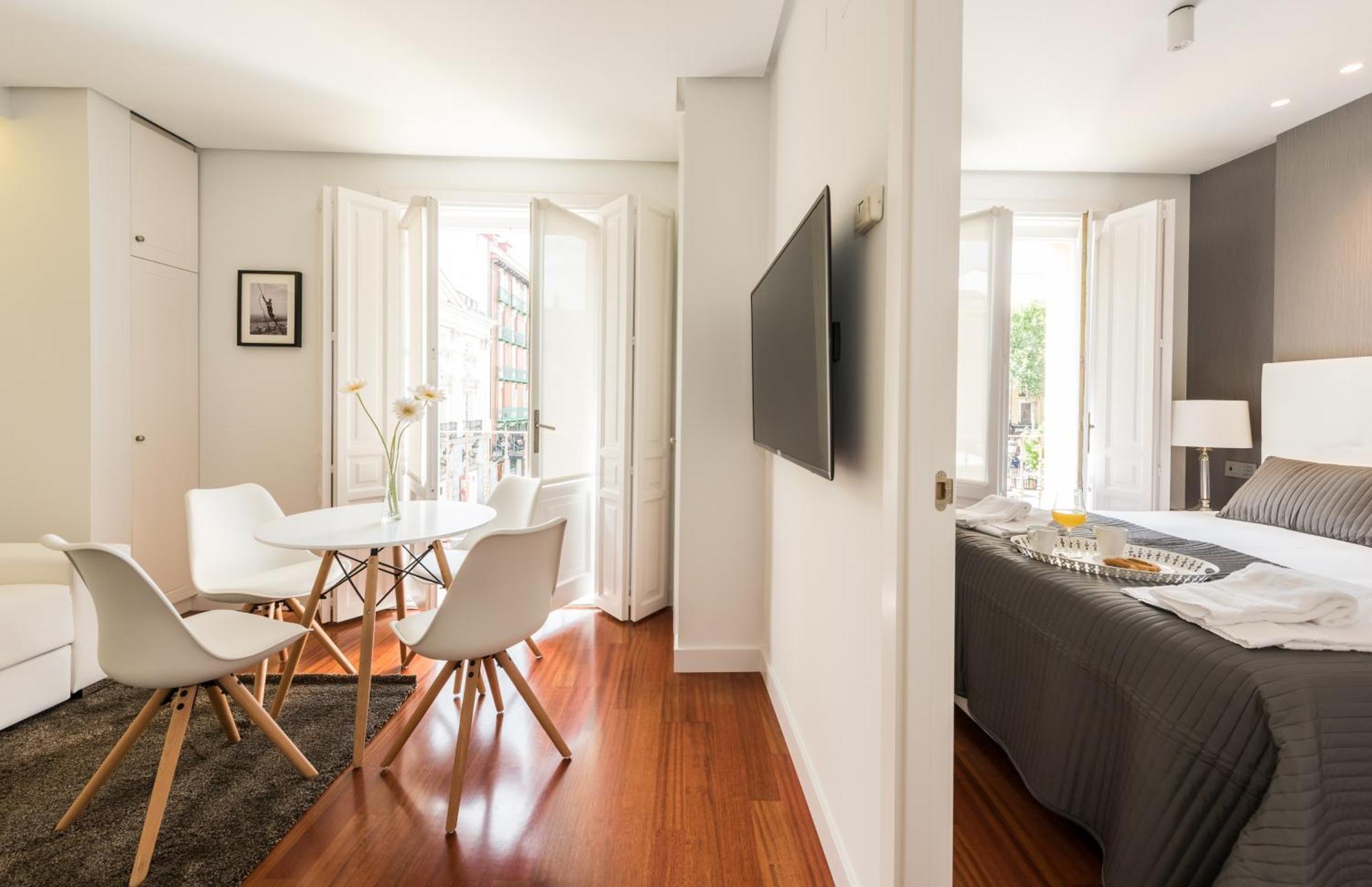 Apartment Santa Ana Plaza *
